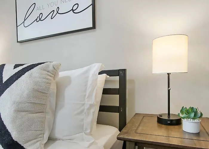 Warm & Inviting 2br - Fullerton 1b