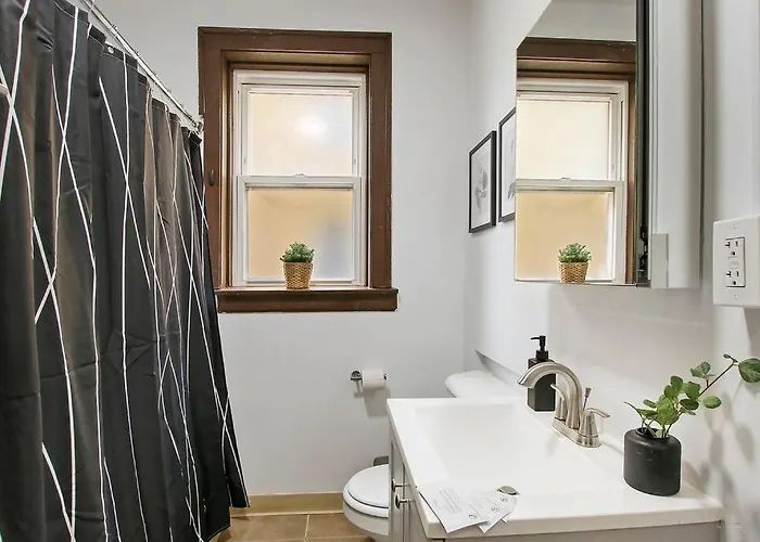 Warm & Inviting 2br - Fullerton 1b * Чикаго