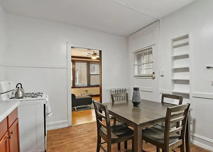 Warm & Inviting 2br - Fullerton 1b Чикаго